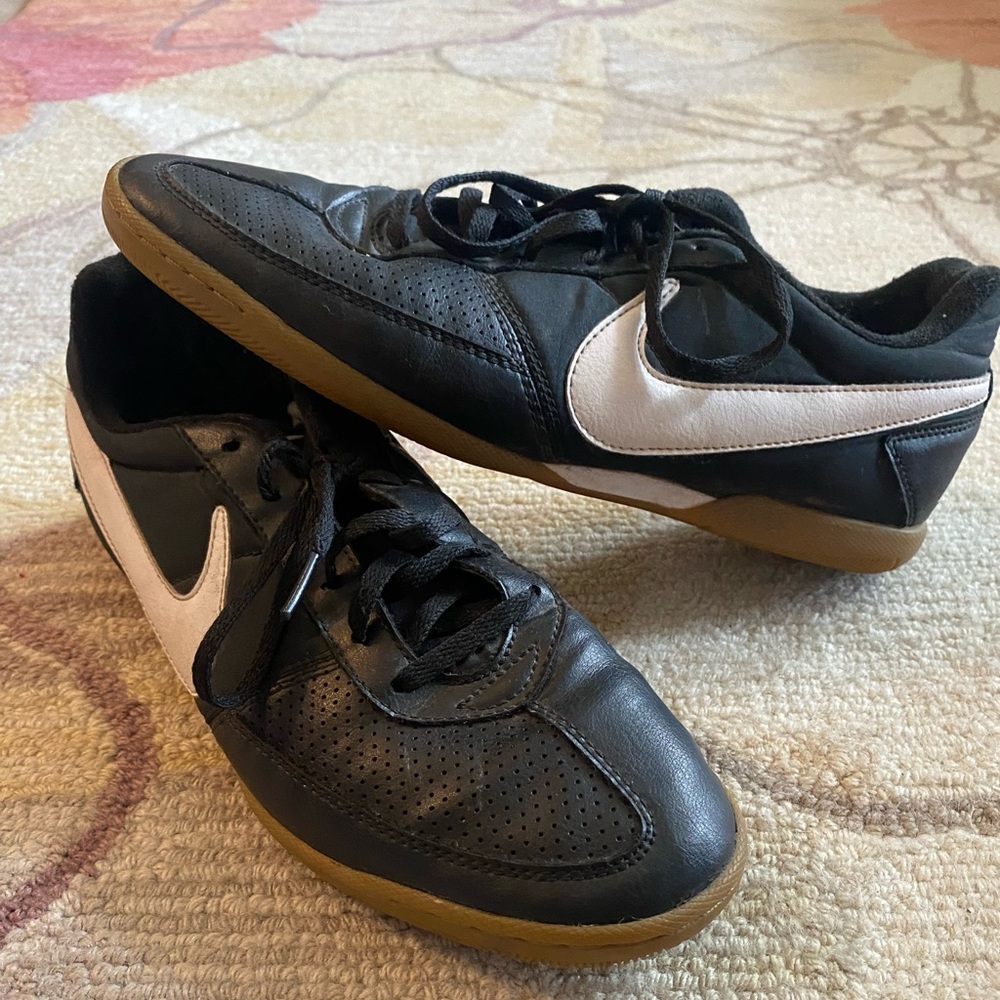 Men’s size 10.5 Nike sneaker